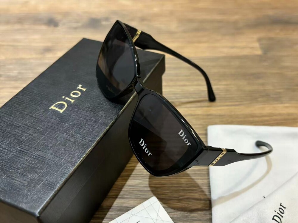 Dior Signature Logo Black Shades - Picture 5 of 6